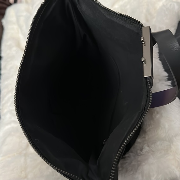 Holographic Backpack Geometric Luminous Reflective Irredescent Lg Rainbow Purse. - Picture 5 of 5